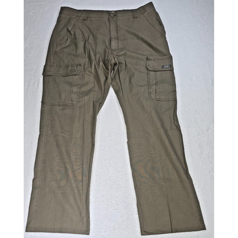 Wrangler Relaxed Fit Cargo Pants Men's 38x30 Stretch Khaki 1070ABWBY